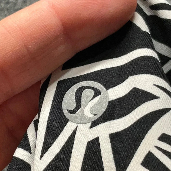 Lululemon Real Quick Crop Posey Black White Floral w/ Mesh Size 4 - Picture 5 of 8